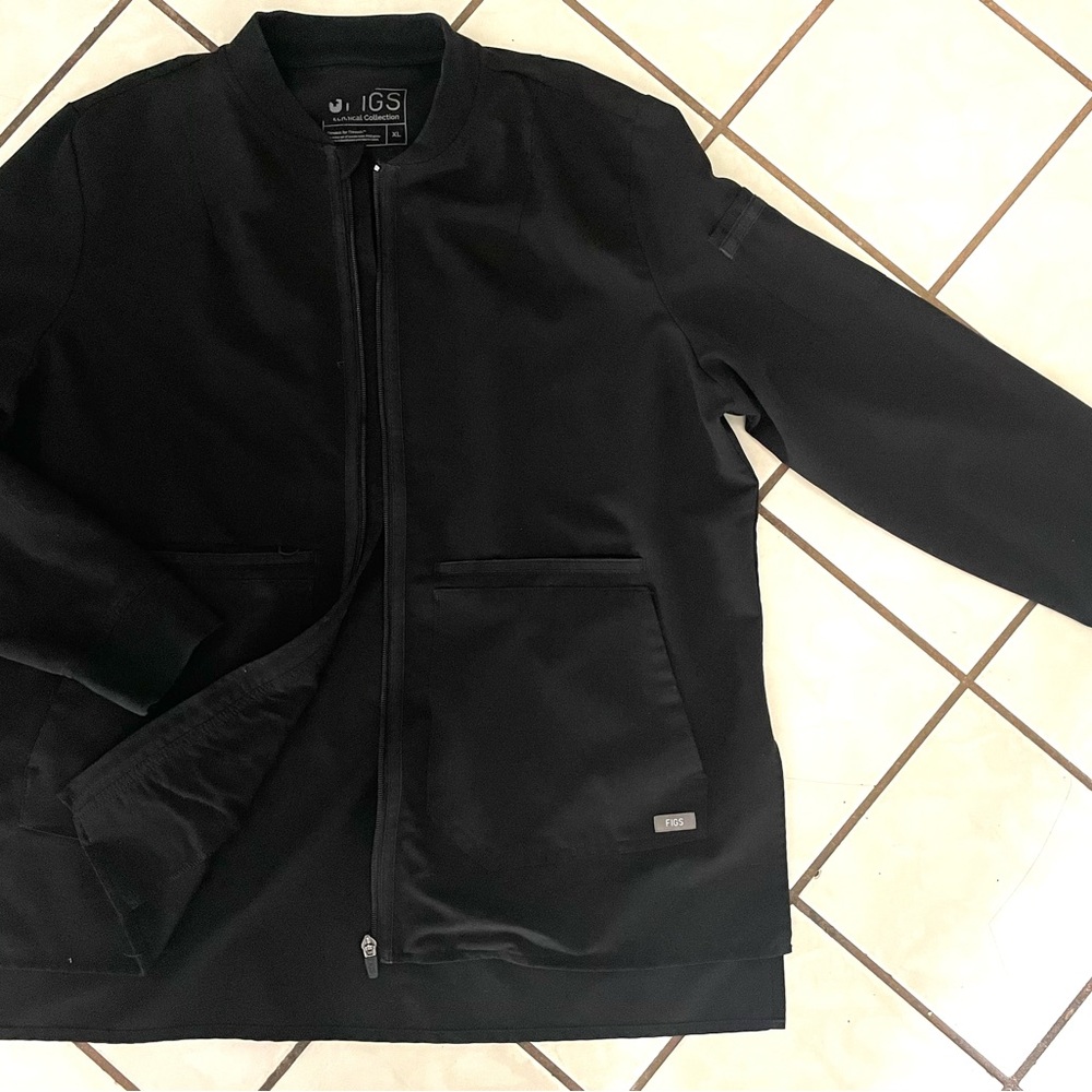 Figs Bellamy Black Scrub Jacket, full zip, womens XL